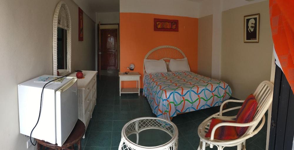 Hotel Restaurant Hamilton Boca Chica Exterior photo